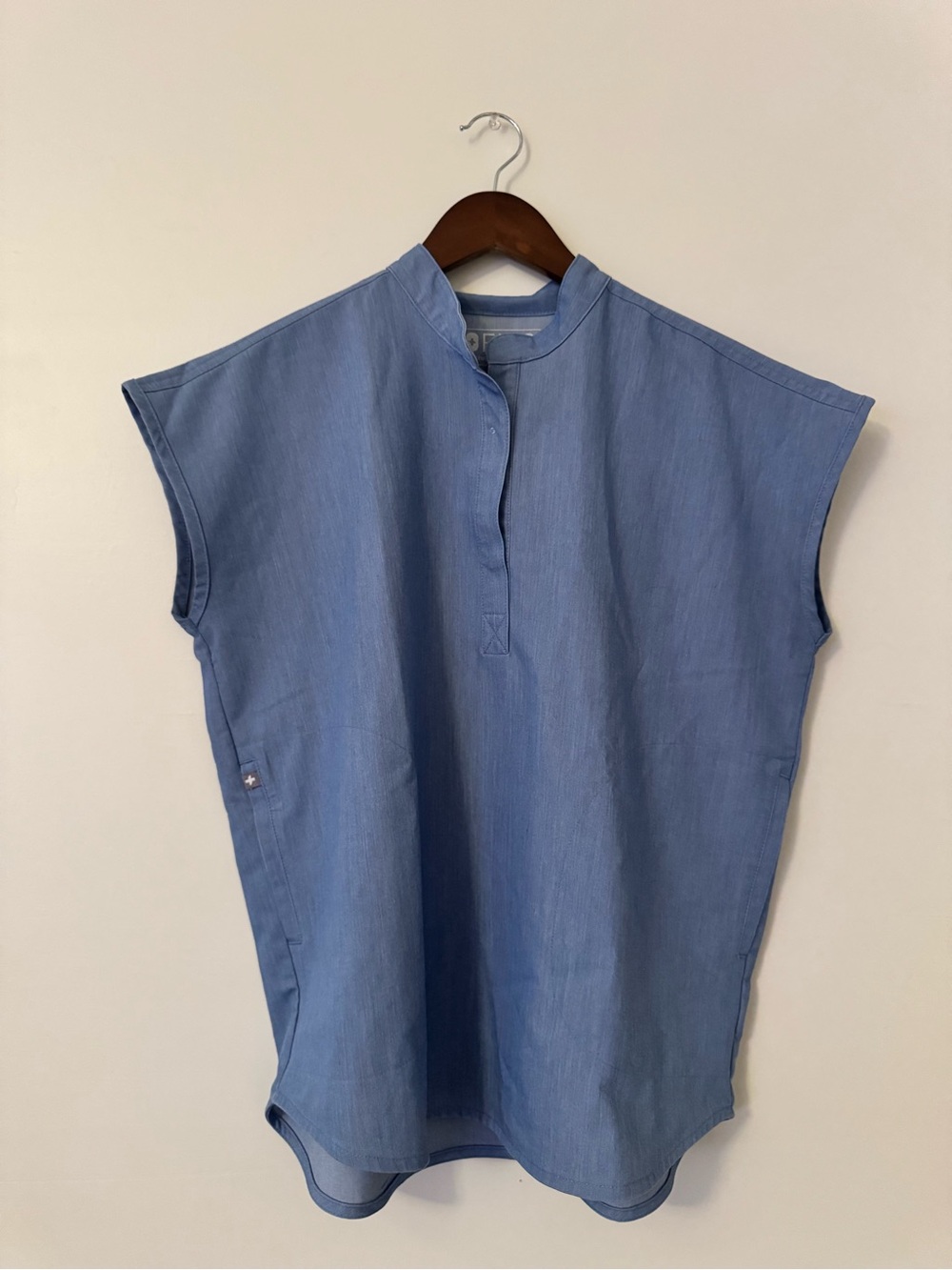 Figs Mandarin Collar Heather Indigo Sleeveless Button-Notch Shirt
